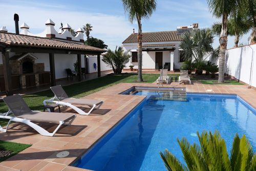 Villa Rafael Casa de vacaciones en Conil de la Frontera, Costa de la Luz, España, con piscina privada para 4 personas. La casa está situada en una zona rural....