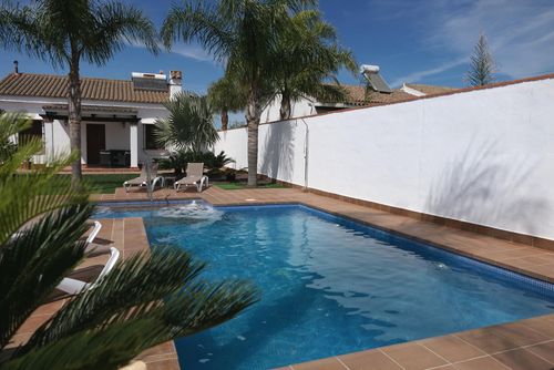 Villa Rafael Casa de vacaciones en Conil de la Frontera, Costa de la Luz, España, con piscina privada para 4 personas. La casa está situada en una zona rural....