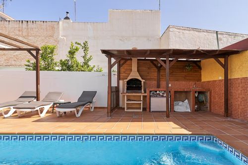 Nerja 072 Hermosa y cómoda villa con piscina privada en Nerja, Costa del Sol, España para 6 personas. La casa está situada en una zona de playa urbana, cerca de restaurantes y bares, tiendas y supermercados, a 1 km de la playa de Calahonda y a 1 km del Mediterráneo....