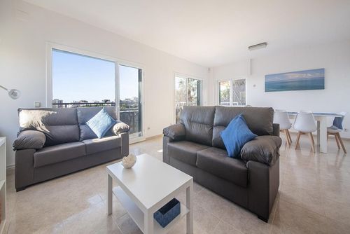 Villa Camberra A 1 km de las Playas de Sitges y del Puerto Deportivo. Restaurantes, Tiendas Luxury villa in Sitges, Costa Dorada, Spain with private pool for 11 persons. The villa is situated in an urban and mountainous beach area and is 2 km from the beach....