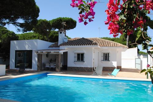 Casa Manoli Casa de vacaciones con piscina privada en Chiclana de la Frontera, Costa de la Luz, España, para 4 personas. La casa se encuentra en una zona costera y rural....