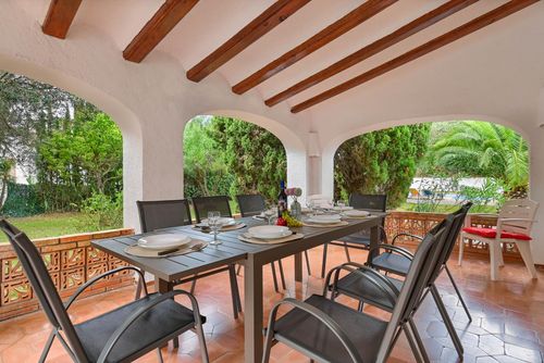 Jalna Grote en klassieke villa in Jávea, Costa Blanca, Spanje met privézwembad voor 8 personen. Het huis is gelegen in een residentiële strandwijk en op 4 km van het strand La Grava, Jávea....