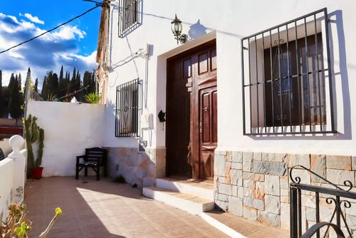 Casa Paradis Mooie en klassieke woning in Callosa d'En Sarria, Costa Blanca, Spanje voor 6 personen. De woning is gelegen in een kust-, residentiële en bergachtige omgeving....
