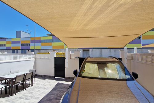 Bella Anna Moderne en aangename vakantiewoning in Denia, Costa Blanca, Spanje met privézwembad voor 6 personen. De woning is gelegen in een kust- en stedelijk gebied, dichtbij restaurants en bars, winkels en supermarkten, en op 3 km van het Almadrava- en Deveses-strand....