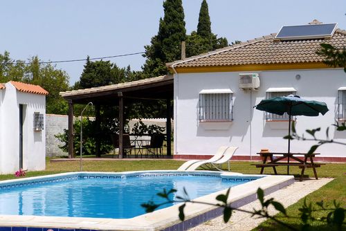 Villa Charlotte 0509 Feriehus i Chiclana de la Frontera, Costa de la Luz, Spania med privat svømmebasseng for 6 personer. Huset ligger i et landlig område....