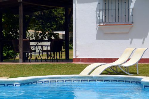 Villa Charlotte 0509 Feriehus i Chiclana de la Frontera, Costa de la Luz, Spania med privat svømmebasseng for 6 personer. Huset ligger i et landlig område....