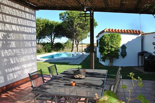 Villa Charlotte 0509 Feriehus i Chiclana de la Frontera, Costa de la Luz, Spania med privat svømmebasseng for 6 personer. Huset ligger i et landlig område....