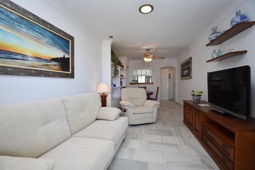 Pinomar Classic and comfortable apartment in Chiclana de la Frontera, Costa de la Luz, Spain for 4 persons. The apartment is situated in a residential beach area, close to restaurants and bars, shops and supermarkets, and 100 m from La Barrosa beach....