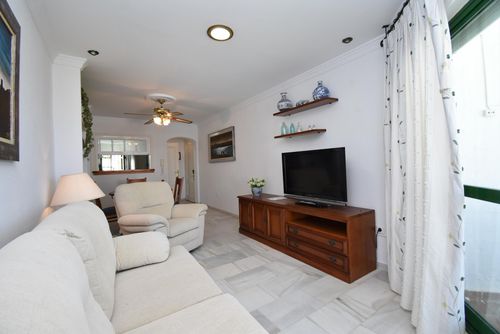 Pinomar Klassische und komfortable Wohnung in La Barrosa, Costa de la Luz, Spanien für 4 Personen. Die Wohnung befindet sich in einem Wohngebiet am Strand, in der Nähe von Restaurants und Bars, Geschäften und Supermärkten, und nur 100 m vom Strand La Barrosa entfernt....