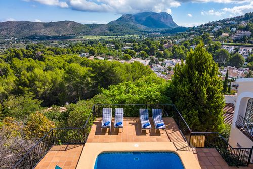 Villa Arriba Maravillosa y encantadora villa con piscina privada en Denia, Costa Blanca, España para 4 personas. La casa está situada en una zona residencial de playa y montañosa....