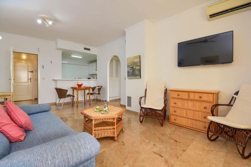 Delfines del Puerto 2 pax Klassische Ferienwohnung in Jávea, Costa Blanca, Spanien mit Gemeinschaftspool für 2 Personen. Die Wohnung befindet sich in einem Wohnstrandgebiet, in der Nähe von Restaurants und Bars, Geschäften und Supermärkten, 200 m vom Strand La Grava, Puerto, Jávea und 0,2 km vom Mittelmeer, Jávea....