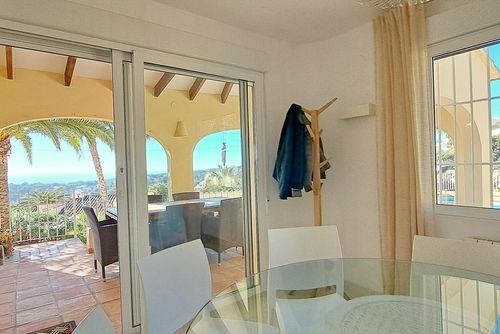 Villa Maravista Solidays TB Villa grande y acogedora  con piscina privada en Moraira, Costa Blanca, España para 6 personas...