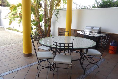 Caballo Albino Maison de vacances avec piscine privée à Chiclana de la Frontera, Costa de la Luz, Espagne pour 5 personnes. La maison est située dans un secteur côtier et rural, à 3 km de la plage de Playa la Barrosa....