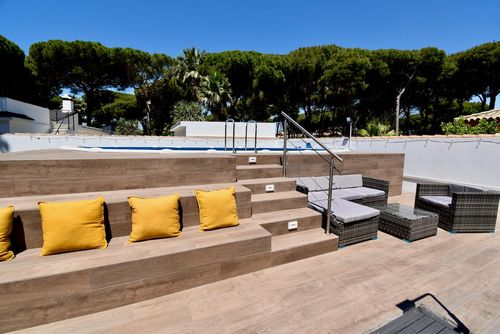 Montemar Klassische und komfortable Villa mit privatem Pool in Chiclana de la Frontera, Costa de la Luz, Spanien für 6 Personen. Das Haus befindet sich in einem Wohngebiet nahe am Strand, in der Nähe von Restaurants, Bars und Supermärkten, 3 km vom Strand La Barrosa und 6 km von Chiclana entfernt....