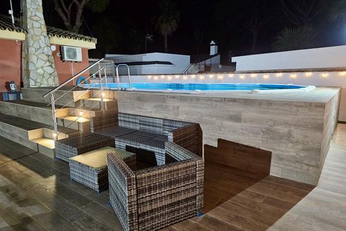 Montemar Villa clásica y cómoda con piscina privada en Chiclana de la Frontera, Costa de la Luz, España, para 6 personas. La casa está situada en una zona residencial cerca de la playa, a poca distancia de restaurantes, bares y supermercados, a 3 km de la playa de La Barrosa y a 6 km de Chiclana....