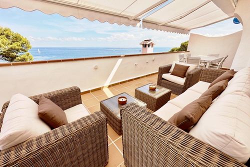 Les Rotes 30 by homeprive Hermoso y cómodo apartamento en Denia, Costa Blanca, España, para 4 personas. El apartamento se encuentra en una zona residencial de playa, cerca de restaurantes y bares, y a 25 metros de la playa....