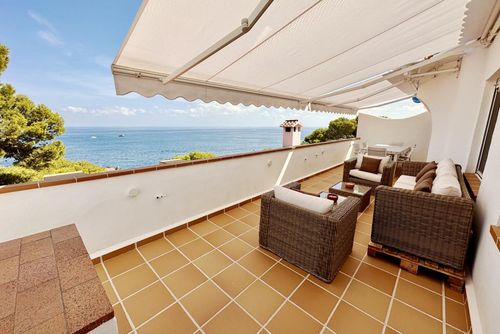 Les Rotes 30 by homeprive Beautiful and comfortable apartment in Denia, Costa Blanca, Spain for 4 persons. The apartment is situated in a residential beach area, close to restaurants and bars and 25 metres from the beach....