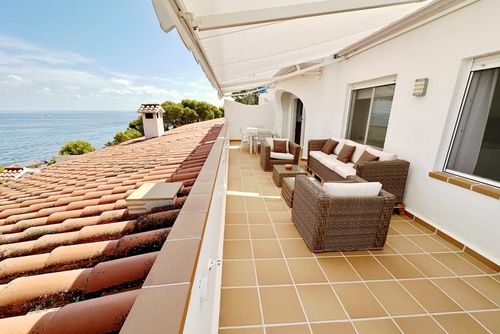 Les Rotes 30 by homeprive Hermoso y cómodo apartamento en Denia, Costa Blanca, España, para 4 personas. El apartamento se encuentra en una zona residencial de playa, cerca de restaurantes y bares, y a 25 metros de la playa....