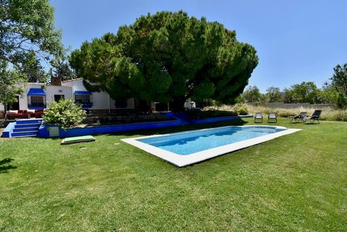 Julia Wonderful and comfortable villa with private pool in Chiclana de la Frontera, Costa de la Luz, Spain for 6 persons. The house is situated in a coastal and rural area and is close to restaurants, bars, and supermarkets....
