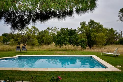 Julia Maravillosa y cómoda villa con piscina privada en Chiclana de la Frontera, Costa de la Luz, España, para 6 personas. La casa está situada en una zona costera y rural, y se encuentra cerca de restaurantes, bares y supermercados....