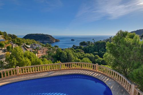 Mar Azul 6 Pax Maravillosa y acogedora villa en Jávea, Costa Blanca, España con piscina privada para 6 personas. La casa está situada en una zona residencial costera y montañosa, a 1 km de la playa de La Barraca y a 1 km del Mar Mediterráneo, Jávea....