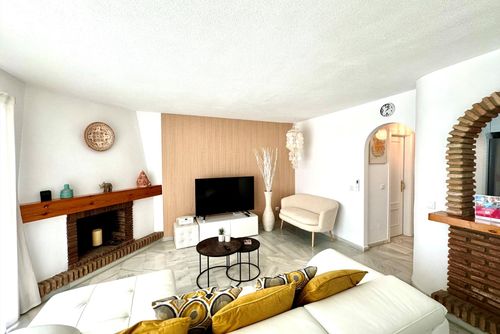 La Siesta Golf Mijas Winter Hermoso y alegre apartamento en Costa de Mijas, Andalucía, España para 4 personas. El apartamento está situado en un complejo de golf, en una zona costera y residencial, cerca de supermercados y a 5 km de Fuengirola....