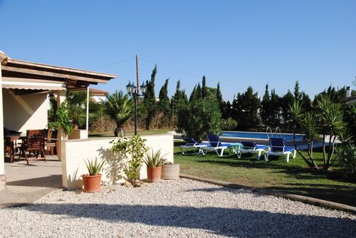 Casa Feliz Feriehus i Chiclana de la Frontera, Costa de la Luz, Spania med privat svømmebasseng for 6 personer. Huset ligger i et landlig område....