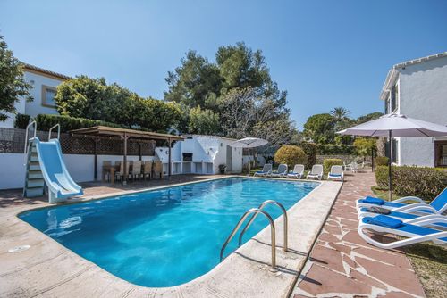 Villa Escocia 10 pax Große und komfortable Villa in Jávea, Costa Blanca, Spanien mit privatem Pool für 10 Personen. Das Haus befindet sich in einer bewaldeten und urbanen Strandgegend....