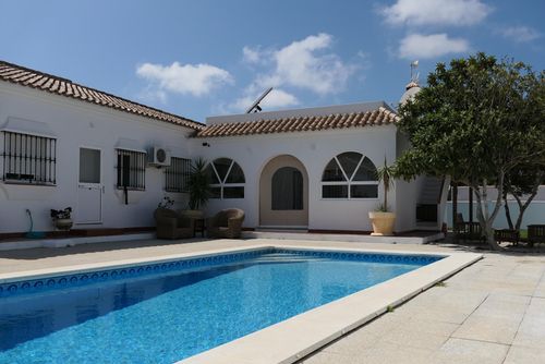 Casa Vista del Campo Ferienhaus mit privatem Pool in Chiclana de la Frontera, Costa de la Luz, Spanien für 5 Personen. Das Haus befindet sich in einer ländlichen Gegend....