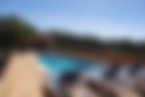 Casa rústica con piscina, Alcoraia Vivienda de vacaciones grande y clásica  con piscina privada en Campos, Mallorca, España para 10 personas...
