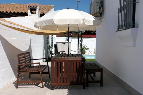 Villa Encanto Feriehus i Chiclana de la Frontera, Costa de la Luz, Spania med privat svømmebasseng for 6 personer. Huset ligger i et kystnært og landlig område....