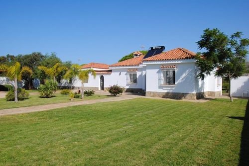 Casa Alexandra Feriehus med privat basseng i Chiclana de la Frontera, Costa de la Luz, Spania for 6 personer. Huset ligger i landlige omgivelser og er 10 km fra Chiclana og Conil de la Frontera....