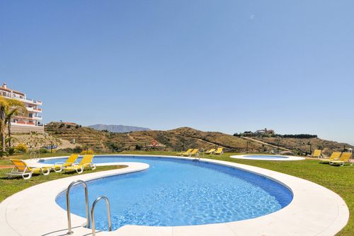 Las Palmeras 300 Winter Beautiful and comfortable apartment with communal pool in Mijas Costa, Andalusia, Spain for 4 persons. The apartment is situated in a residential and mountainous area....