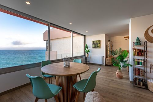 Cap Negret Altea Mar Maravilloso y cómodo apartamento en Altea, Costa Blanca, España, con piscina comunitaria para 4 personas. El apartamento está situado en una zona residencial cercana a la playa, cerca de restaurantes y bares, tiendas y supermercados, y a 25 m de la playa de la Olla....