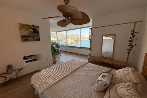 Cap Negret Altea Mar Wunderschönes und komfortables Apartment in Altea, Costa Blanca, Spanien mit Gemeinschaftspool für 4 Personen. Das Apartment befindet sich in einem Wohngebiet am Strand, in der Nähe von Restaurants und Bars, Geschäften und Supermärkten, nur 25 m vom Playa de la Olla entfernt....