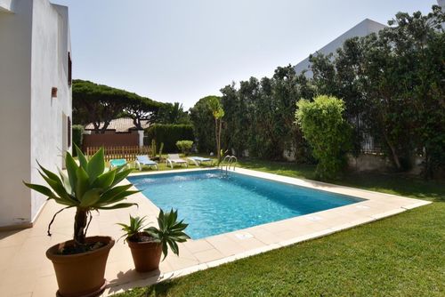 Europa 40 Wunderschöne und komfortable Villa mit privatem Pool in Conil de la Frontera, Costa de la Luz, Spanien, für 9 Personen. Das Haus befindet sich in einem Wohngebiet am Strand, 200 m vom Roche Strand und 4 km von El Colorado entfernt....