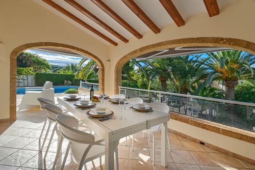 Lomas Verdes Schöne und komfortable Villa mit privatem Pool in Jávea, Costa Blanca, Spanien für 6 Personen. Das Haus befindet sich in einem Wohngebiet am Strand, nur 2 km vom Strand El Arenal, Jávea entfernt....
