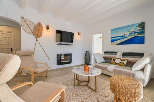 Lomas Verdes Magnifique et confortable villa avec piscine privée à Jávea, Costa Blanca, Espagne pour 6 personnes. La maison est située dans un quartier résidentiel de plage et à 2 km de la plage El Arenal, Jávea....