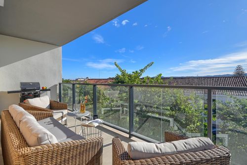 Atenea Large and comfortable apartment with communal pool in Jávea, Costa Blanca, Spain for 6 persons. The apartment is situated in an urban beach area, close to restaurants and bars, shops and supermarkets and 2 km from La Grava, Puerto, Jávea beach....