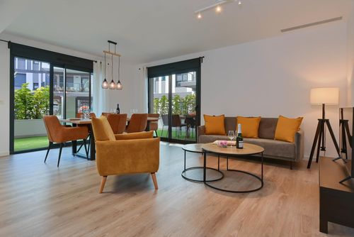 Essential Winter Appartement moderne et confortable à Javea, Costa Blanca, Espagne, avec piscine commune pour 6 personnes. L'appartement est situé dans un quartier urbain, à proximité de restaurants et de bars, de boutiques et de supermarchés, et à 2 km de La Grava, du port et de la plage de Jávea....