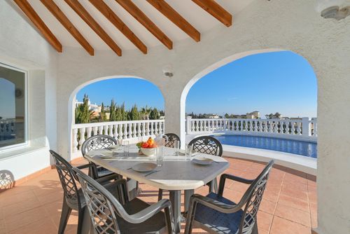 Casa Carmen Magnifique et confortable villa à Benitachell, Costa Blanca, Espagne avec piscine privée pour 6 personnes. La maison est située dans une zone résidentielle de plage, à 4 km de la plage de Cala Moraig et à 4 km de Poble Nou de Benitachell....