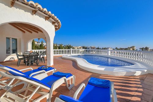 Casa Carmen Wunderbare und komfortable Villa in Benitachell, Costa Blanca, Spanien, mit privatem Pool für 6 Personen. Das Haus liegt in einem Wohngebiet in Strandnähe, 4 km vom Strand Cala Moraig und 4 km von Poble Nou de Benitachell entfernt....