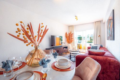 Voramar I by the beach Beautiful and luxurious apartment in Calpe, Costa Blanca, Spain with communal pool for 4 persons. The apartment is situated in a holiday complex with bar and restaurant, in a residential beach area, close to shops and supermarkets, 25 metres from Playa de la Fosa beach, 3 kilometres from Calpe town centre and 25 metres from the Mediterranean Sea....