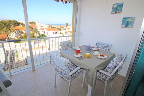 Santa Ana Hermoso y cómodo apartamento en Denia, Costa Blanca, España, para 5 personas. El apartamento está situado cerca de restaurantes, bares y supermercados, a 50 m de la playa y a 4 km de El Vergel....