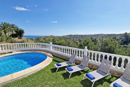 Bellavista 89 Grande et confortable villa avec piscine privée à Denia, Costa Blanca, Espagne, pour 6 personnes. La maison est située dans un quartier résidentiel et montagneux, à 3 km de la plage....