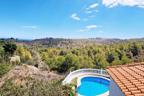 Bellavista 89 Grande et confortable villa avec piscine privée à Denia, Costa Blanca, Espagne pour 6 personnes. La maison est située dans une zone résidentielle et montagneuse et se trouve à 3 km de la plage....