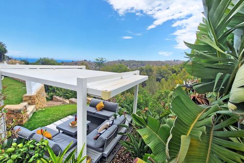 Bellavista 89 Large and comfortable villa in Dénia, Costa Blanca, Spain with private pool for 6 persons. The house is situated in a residential and mountainous area and is 3 km from the beach....