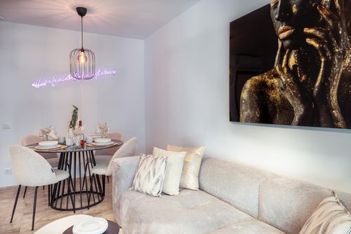 Aquamarina I by the beach Prachtig en comfortabel appartement met gemeenschappelijk zwembad in Calpe, Costa Blanca, Spanje voor 4 personen. Het appartement bevindt zich in een vakantiecomplex met bar en restaurant, in een residentiële strandomgeving, dicht bij winkels en supermarkten, op 25 meter van het Playa de la Fossa-strand, 4 kilometer van het centrum van Calpe en 25 meter van de Middellandse Zee....