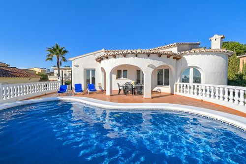 Casa Carmen 4 pax Maravillosa y confortable villa con piscina privada en Benitachell, Costa Blanca, España para 4 personas. La casa está situada en una zona residencial de playa, a 4 km de la playa Cala Moraig y a 4 km del Poble Nou de Benitachell....
