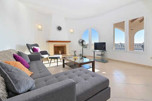 Casa Carmen 4 pax Magnifique et confortable villa avec piscine privée à Benitachell, Costa Blanca, Espagne pour 4 personnes. La maison est située dans une zone résidentielle de plage, à 4 km de la plage de Cala Moraig et à 4 km de Poble Nou de Benitachell....